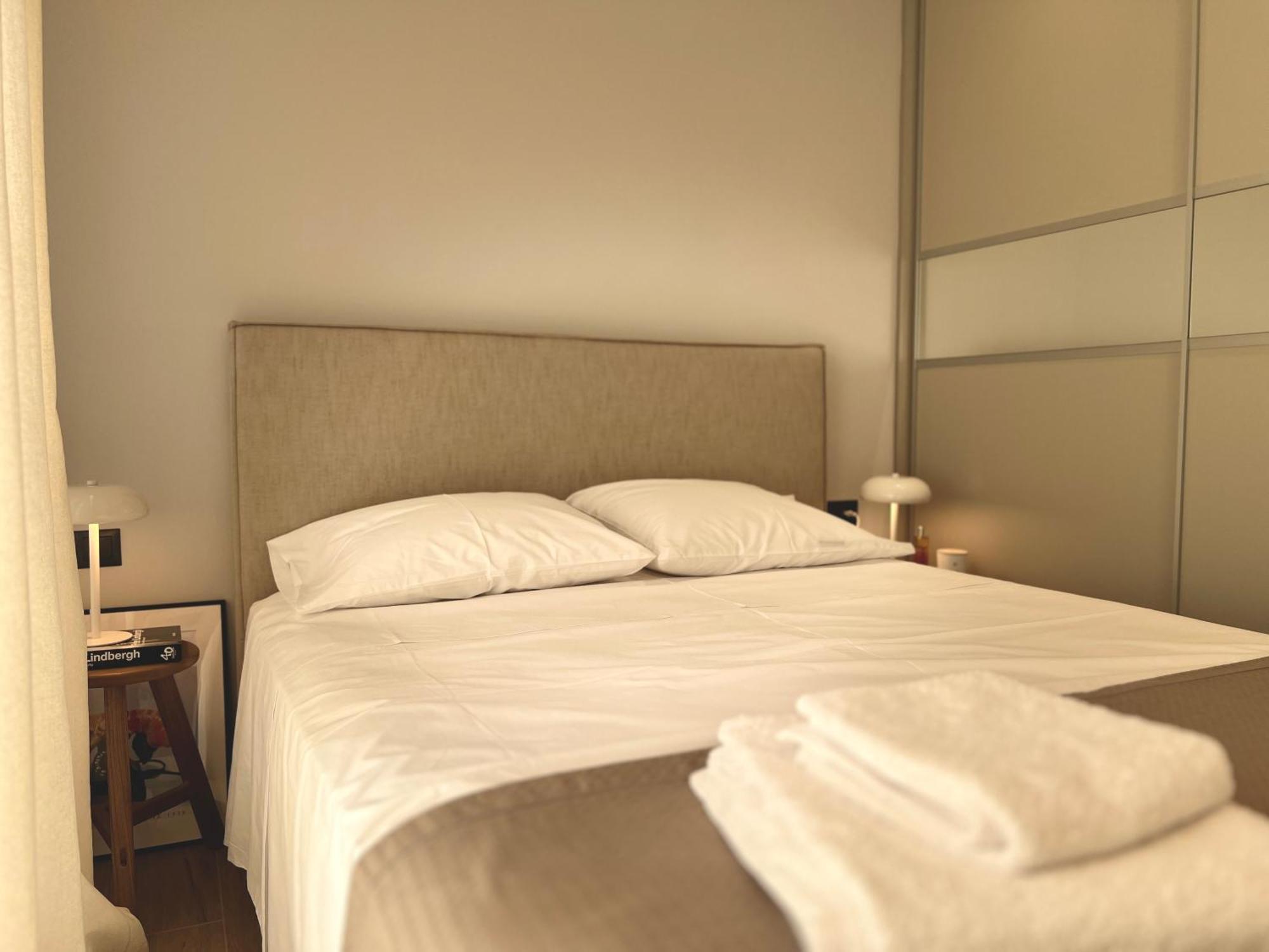 Yourathens-jack, Urban Stylish With Shaded Balcony Near Kolonaki, Center Apartment